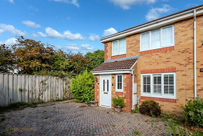 3 Bedroom End Of Terrace House To Rent In Linnet Close, Wick, BN17