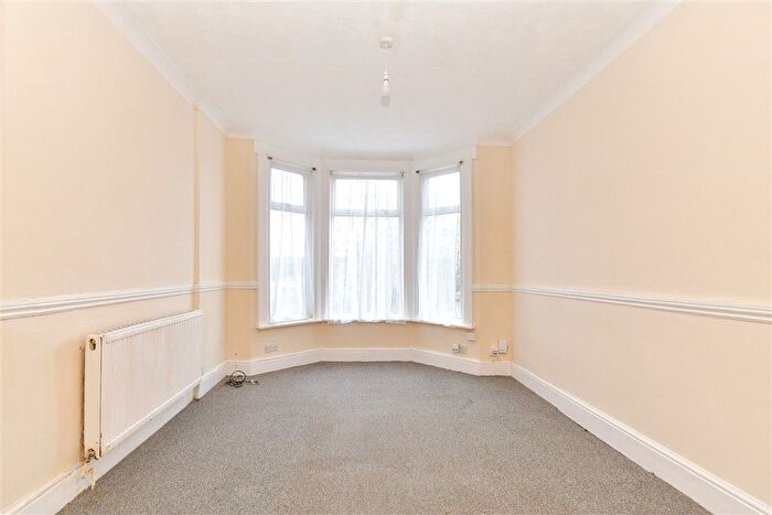 3 Bedroom End Terrace House For Sale In Hartington Street, Chatham, Kent, ME4