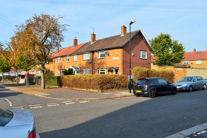 2 Bedroom End Of Terrace House To Rent In Graham Road, Plaistow, East London, E13