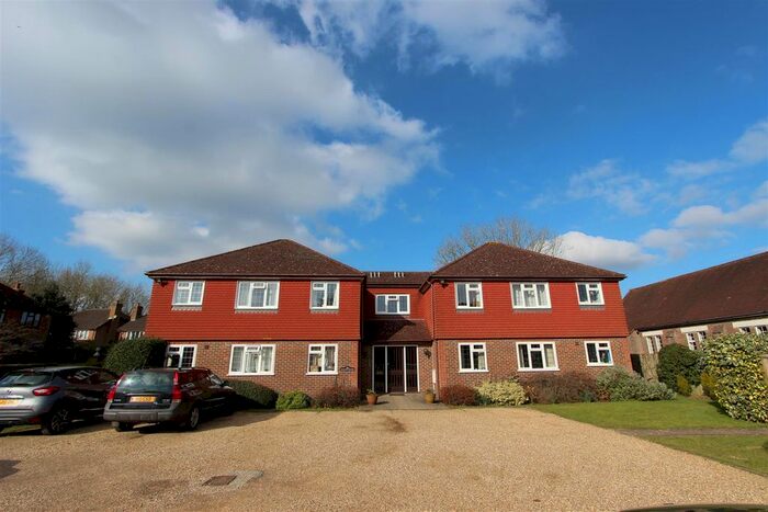 2 Bedroom Flat To Rent In Brays Lane, Hyde Heath, Amersham, HP6