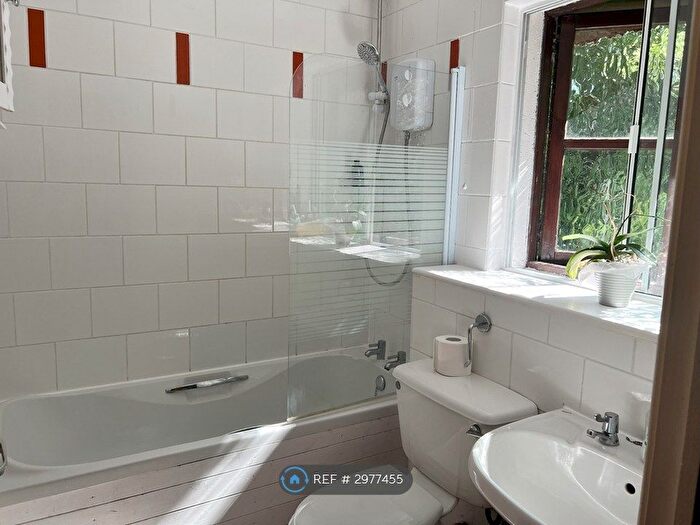 2 Bedroom Flat To Rent In Osprey Close, Watford, WD25