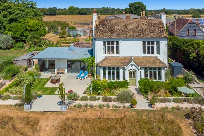 4 Bedroom Semi-Detached House For Sale In Barcombe Mills, BN8