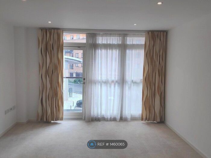 2 Bedroom Flat To Rent In Homerton Street, Cambridge, CB2