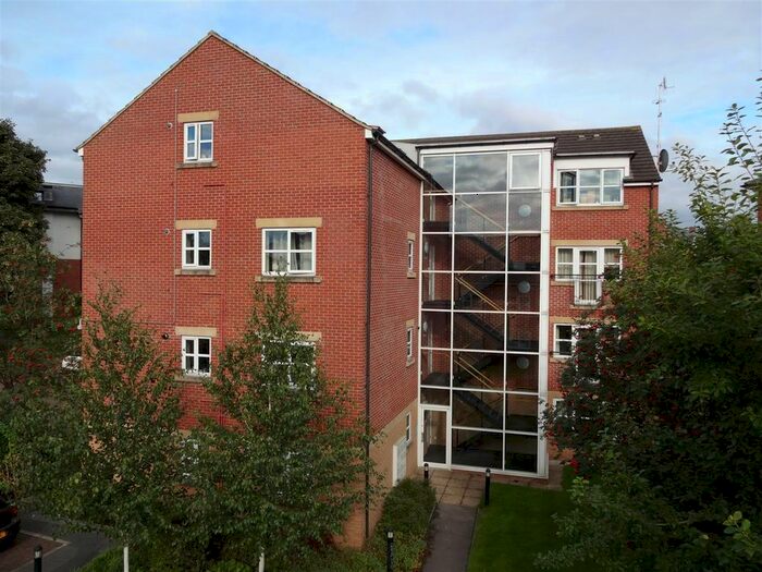 2 Bedroom Flat To Rent In Vicarage Mews, Kirkstall, Leeds, LS5