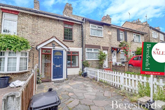 2 Bedroom Terraced House For Sale In Crescent Road, Warley, CM14