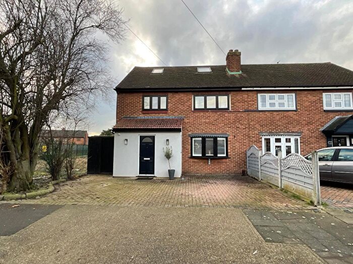 4 Bedroom Semi Detached House For Sale In Ennerdale Avenue, Elm Park, Hornchurch, Essex, RM12