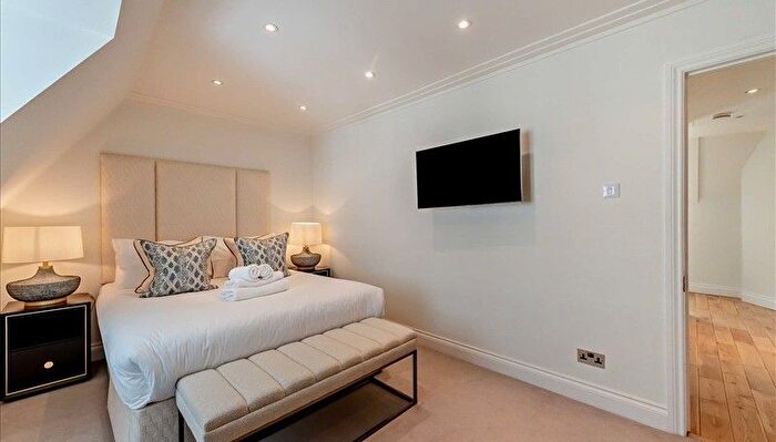 1 Bedroom Flat To Rent In Grosvenor Hill, London, W1K