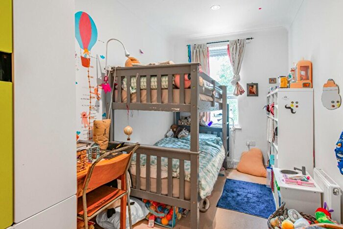 2 Bedroom Flat For Sale In Cawnpore Street, London, SE19