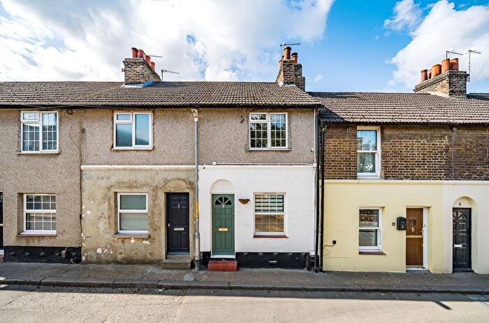 2 Bedroom Terraced House For Sale In Little Queen Street, Dartford, Kent, DA1