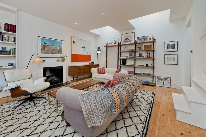2 Bedroom Flat To Rent In Bassett Road, London, W10
