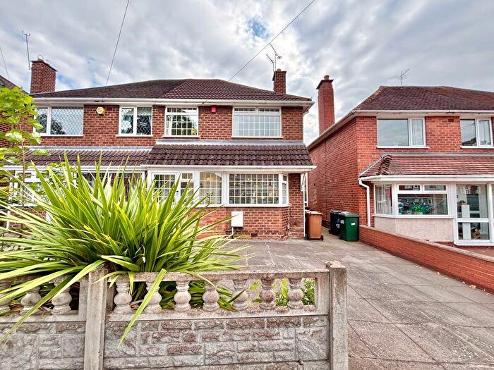 3 Bedroom Semi-Detached House For Sale In Collingwood Drive, Great Barr, Birmingham, B43
