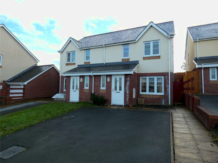 3 Bedroom Semi-Detached House To Rent In Ger Y Nant, Y Felinheli, Gwynedd, LL56