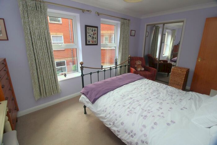 2 Bedroom Retirement Property For Sale In Harrison Close, Hitchin, SG4