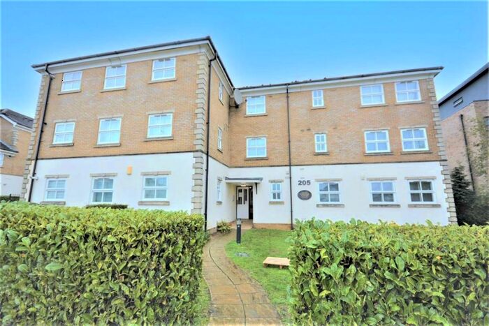 2 Bedroom Flat To Rent In Great North Way, London, NW4