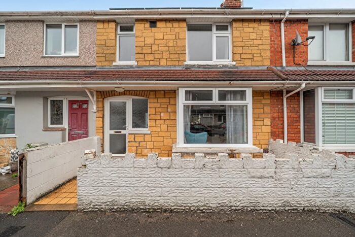 3 Bedroom Terraced House For Sale In Tydeman Street, Gorse Hill, Swindon, SN2