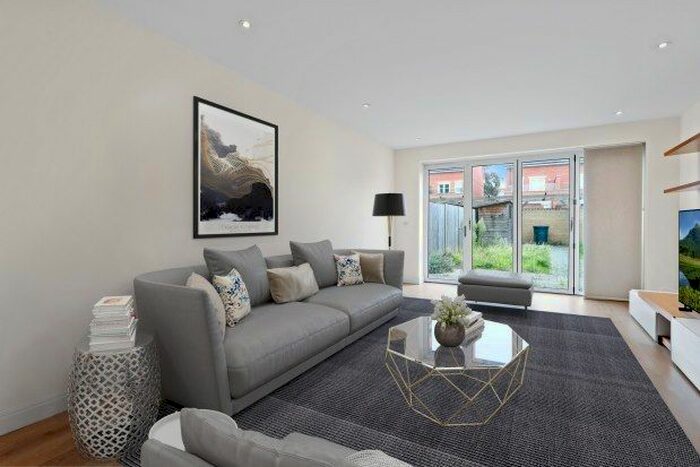 4 Bedroom Property To Rent In Panmuir Road, London, SW20