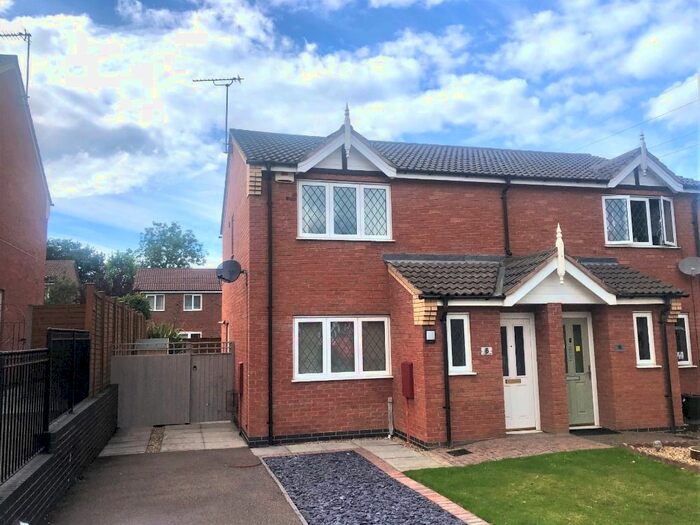 3 Bedroom Semi-Detached House To Rent In Cromer Close, Grantham, NG31