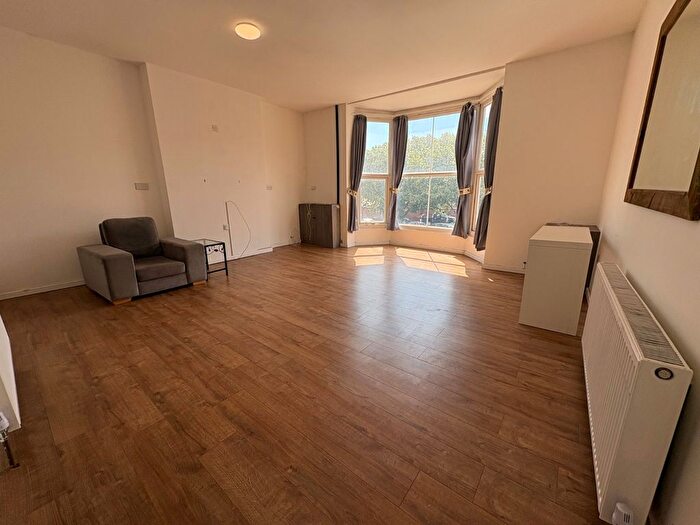 3 Bedroom Flat To Rent In Radcliffe Road, West Bridgford, Nottingham, Nottinghamshire, NG2