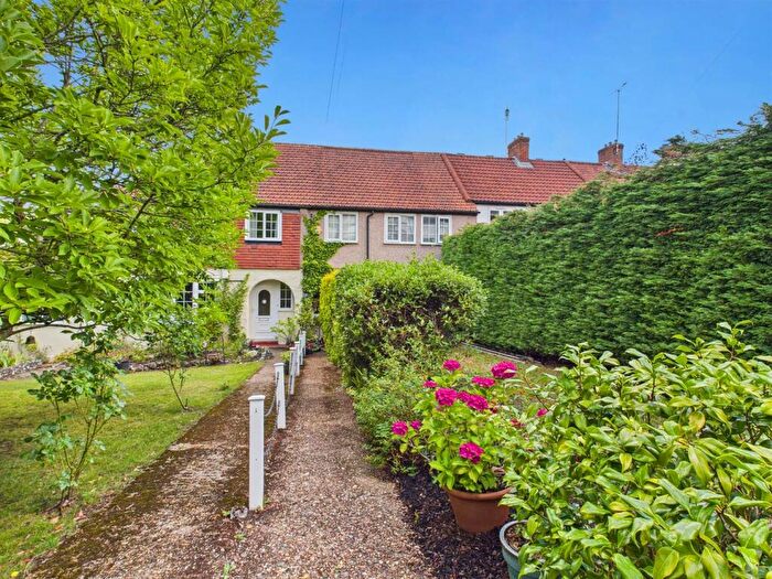 3 Bedroom Terraced House For Sale In Westleigh Avenue, Coulsdon, CR5