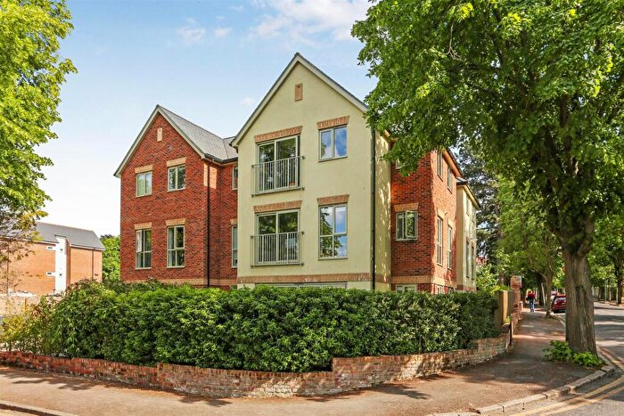 2 Bedroom Flat For Sale In Devonshire Road, Sutton, SM2