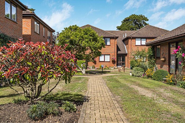1 Bedroom Property For Sale In Greville Park Road, Ashtead, KT21