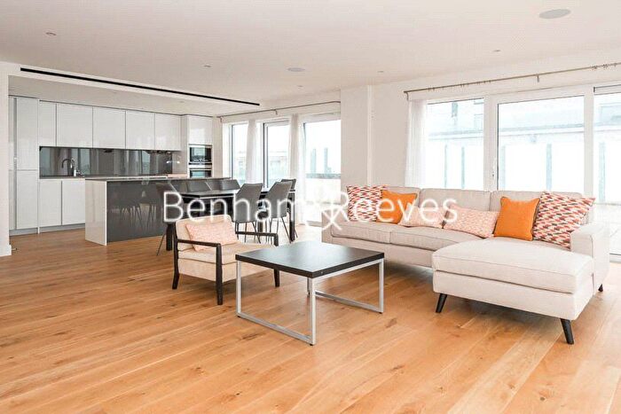 3 Bedroom Flat To Rent In East Drive, London, NW9