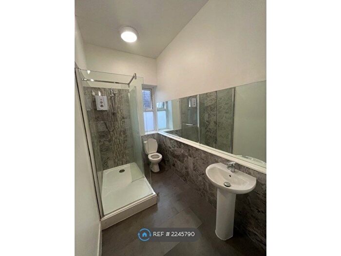 2 Bedroom Flat To Rent In Shaftesbury Crusade, Bristol, BS2