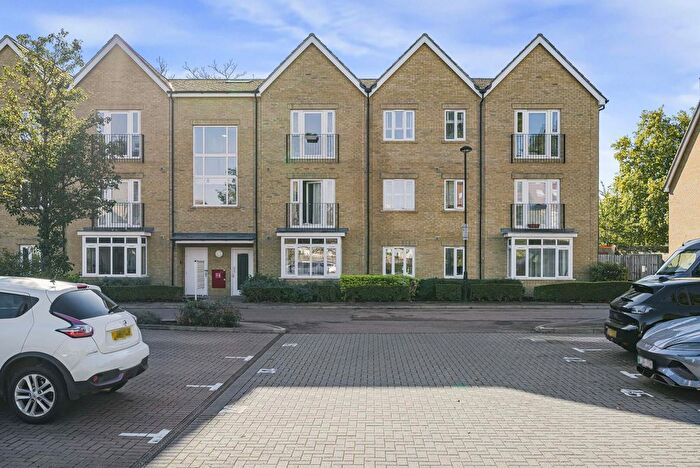 2 Bedroom Flat For Sale In Martin Drive, Stone, Dartford, DA2