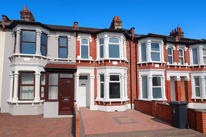 3 Bedroom Terraced House To Rent In Staines Road, Ilford, IG1