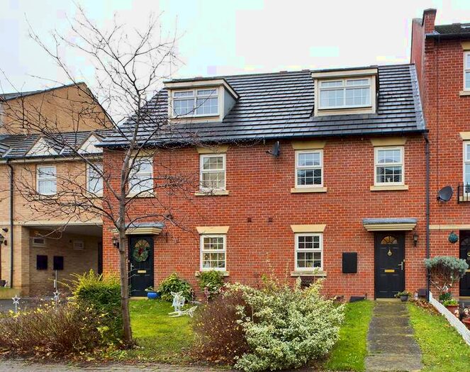 Houses for sale in Woodfield Road, DN4, South Yorkshire