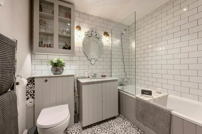 1 Bedroom Flat To Rent In Webb Close, North Kensington, London, W10