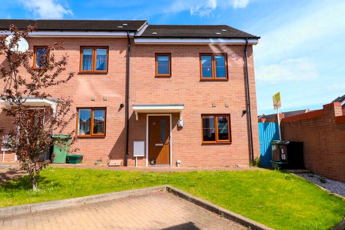 3 Bedroom End Of Terrace House To Rent In Highpath Way, Basingstoke RG24