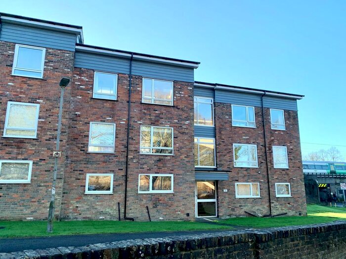 1 Bedroom Flat To Rent In White Hill Court, Berkhamsted HP4