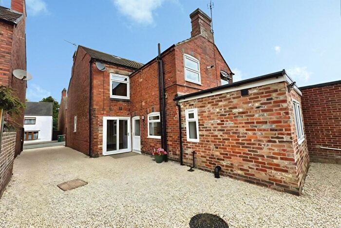 4 Bedroom Semi-Detached House For Sale In Regent Street, DE11