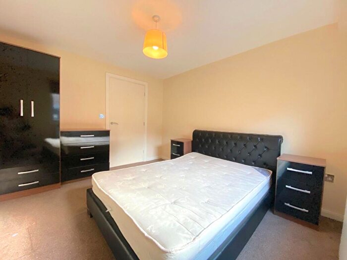 2 Bedroom Apartment To Rent In North Crescent, North Street, Leeds, LS2