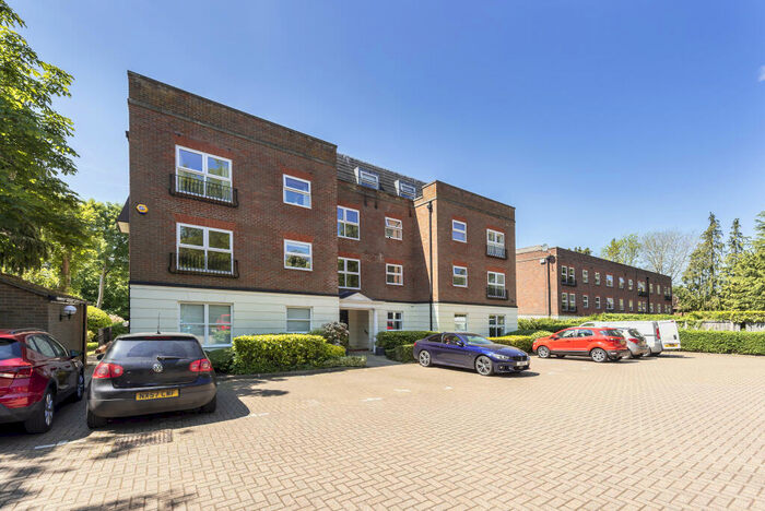 2 Bedroom Apartment To Rent In Lansdowne Place, London Road, St Albans, Herts, AL1