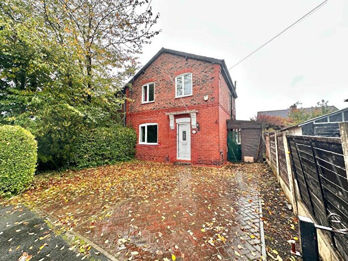 3 Bedroom Semi-Detached House For Sale In Sefton Crescent, Sale, Greater Manchester, M33