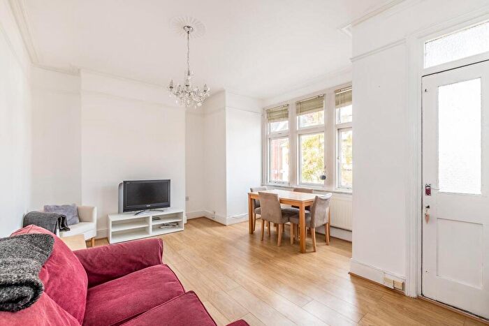 3 Bedroom Flat For Sale In St. Martins Court, West Norwood, SE27