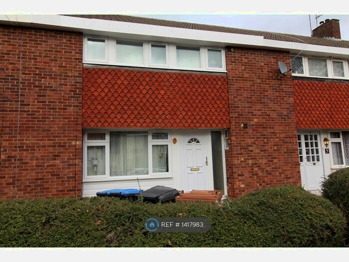 4 Bedroom Semi-Detached House To Rent In Finch Close, Hatfield, AL10