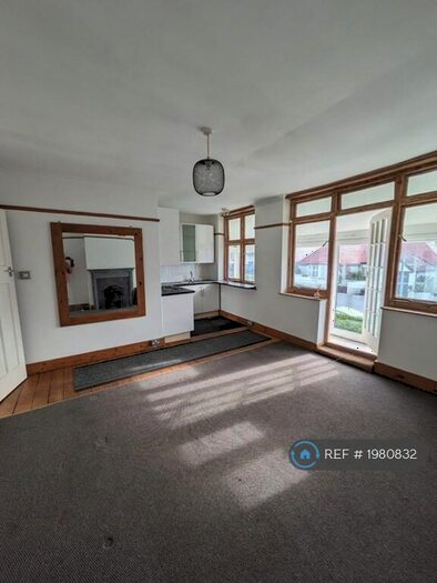 2 Bedroom Flat To Rent In First Floor, Brighton, BN2