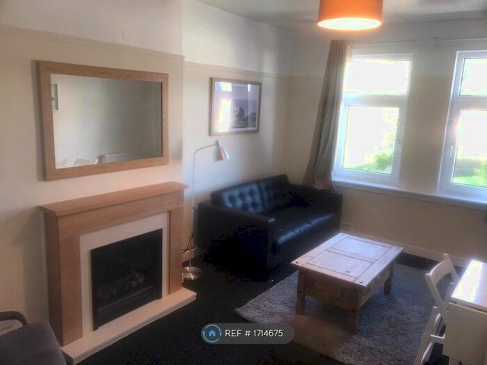 2 Bedroom Flat To Rent In Stenhouse Crescent, Edinburgh, EH11