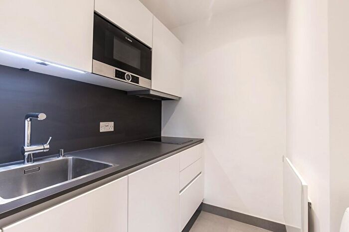 Flat To Rent In Arkwright Road, NW3