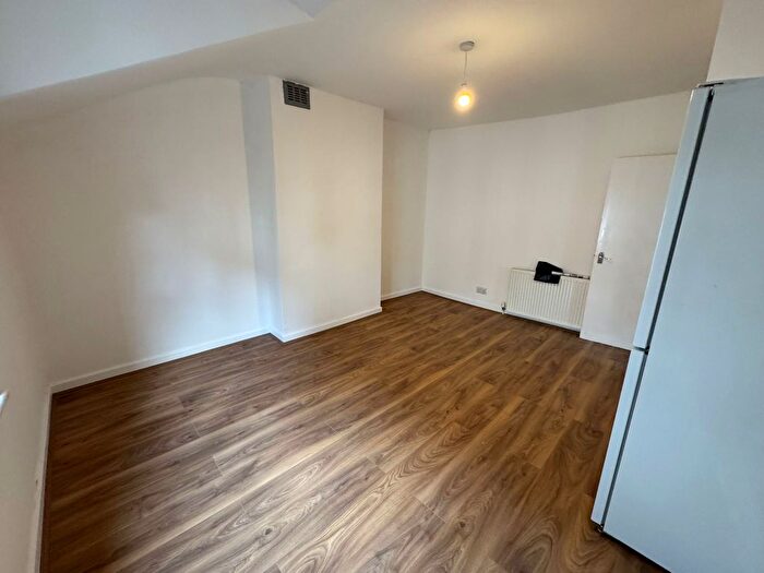 2 Bedroom Flat To Rent In Catford Broadway, London, SE6