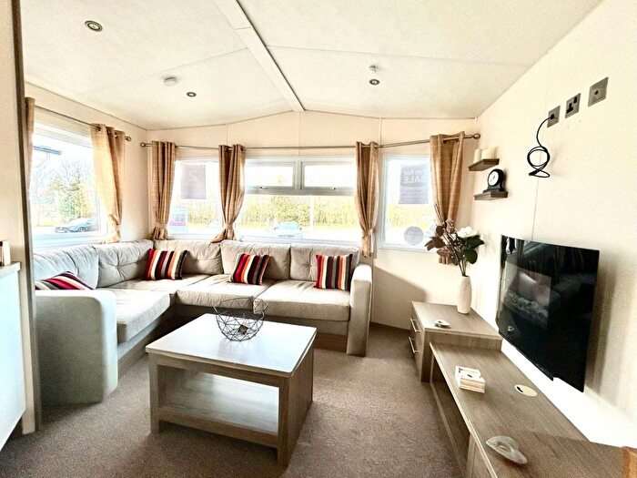 2 Bedroom Park Home For Sale In Southfield Lane, Tunstall, Hull, HU12