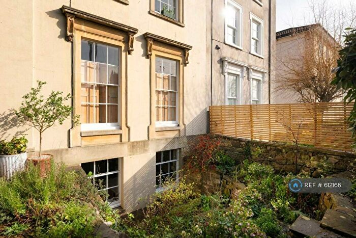 5 Bedroom Semi-Detached House To Rent In Victoria Walk, Bristol, BS6