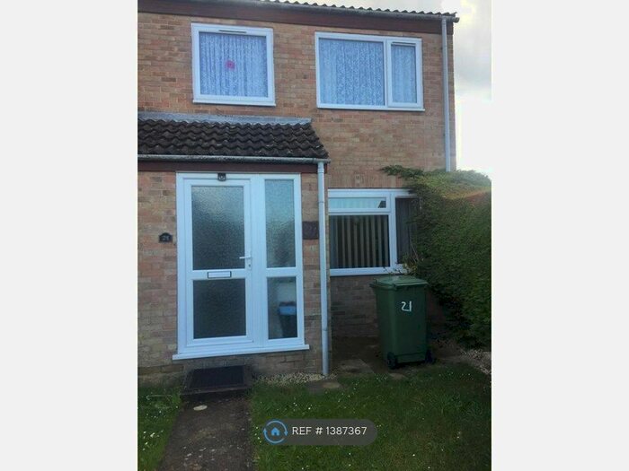 3 Bedroom Semi-Detached House To Rent In Hawk Close, Fareham, PO14