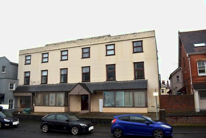 2 Bedroom Flat To Rent In Hendford, Yeovil, BA20