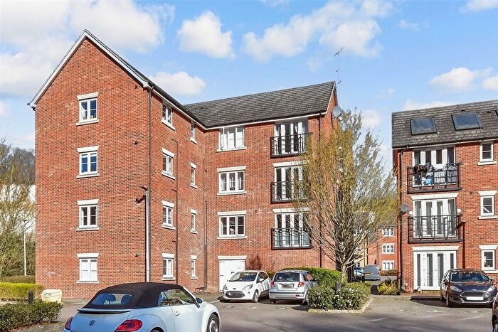 1 Bedroom Flat For Sale In Sealand Drive, Rochester, Kent, ME2