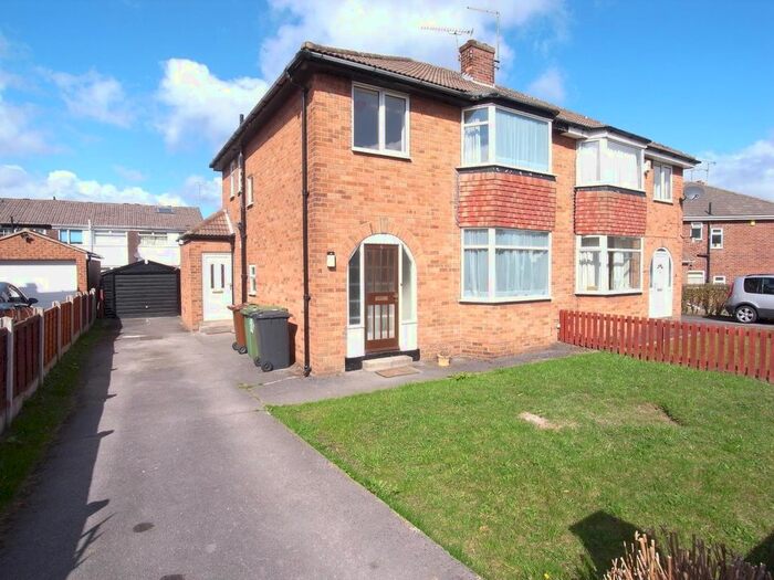3 Bedroom Detached House To Rent In Primley Park Walk, Leeds, West Yorkshire, Uk, LS17