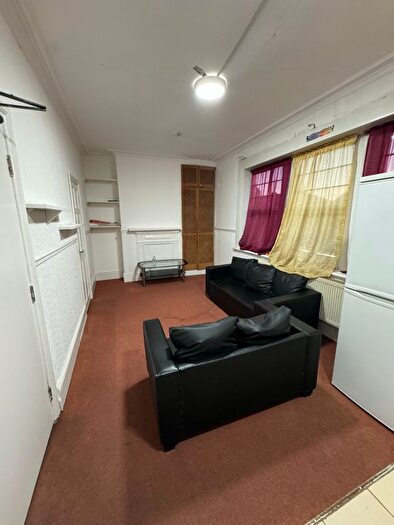 1 Bedroom Flat To Rent In London Road, London, SW16